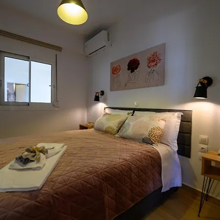 Chic Apartment In Nature, 5-Min Walk To The Beach Kalamata Exterior photo