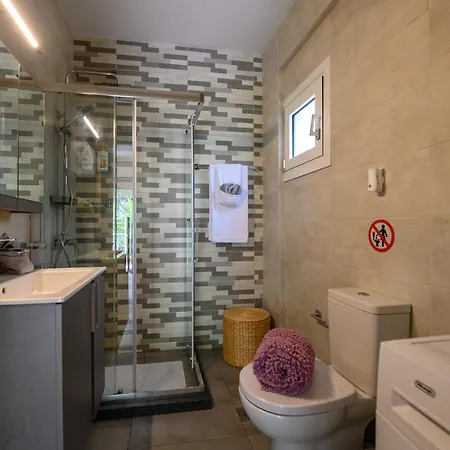 Chic Apartment In Nature, 5-Min Walk To The Beach Kalamata Exterior photo