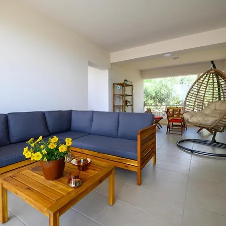 Chic Apartment In Nature, 5-Min Walk To The Beach Kalamata Exterior photo
