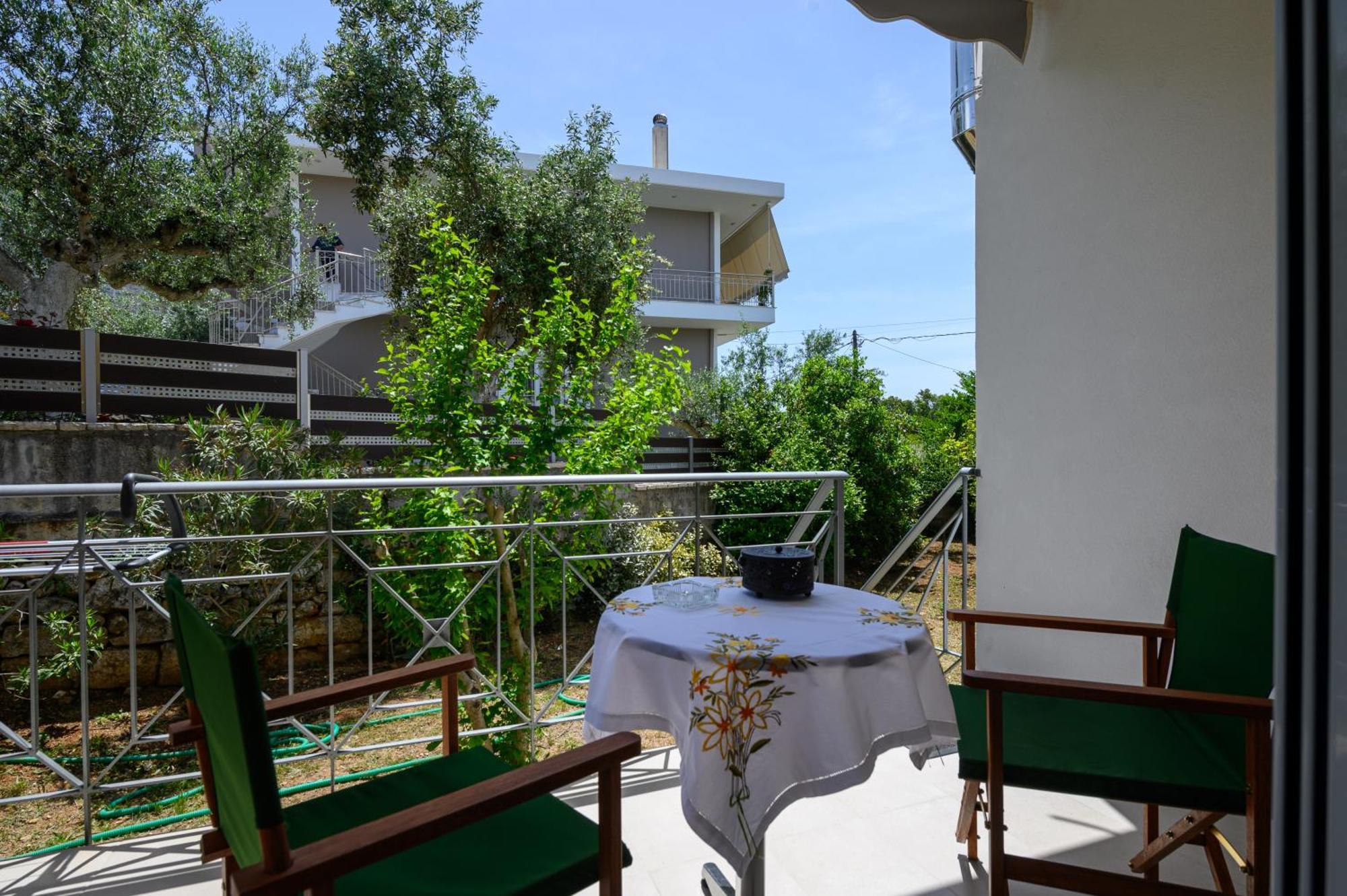 Chic In Nature, 5-min Walk To The Holiday home Kalamata